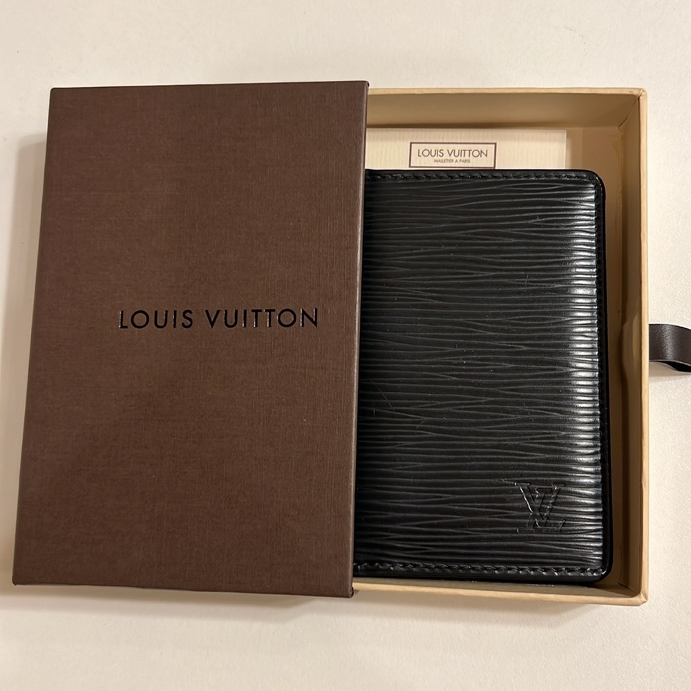 Louis Vuitton Epi leather card case with the original gift box